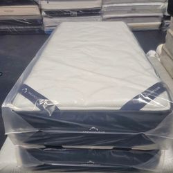 Twin size Mattress dreamcloud