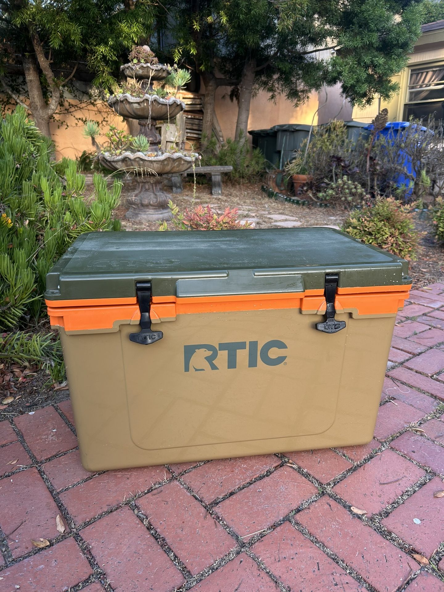 RTIC HARD COOLER 52QT