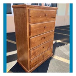 5 drawers dresser/ Five drawers dresser