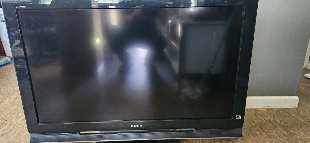 $50 SONY BRAVIA 40" WITH REMOTE