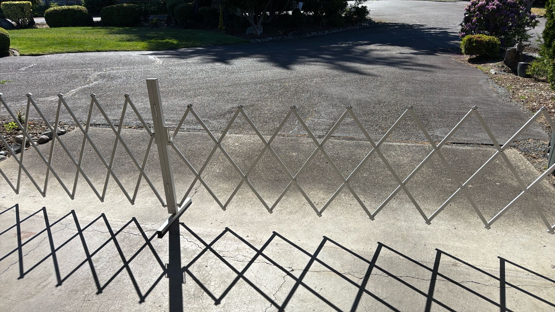 Retractable Fence Or Gate can Span 20’