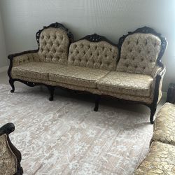 Victoria Antique Living Room