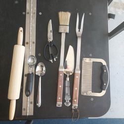 Assorted kitchen gadgets