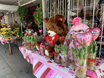Valentine’s Day arrangements 🌹