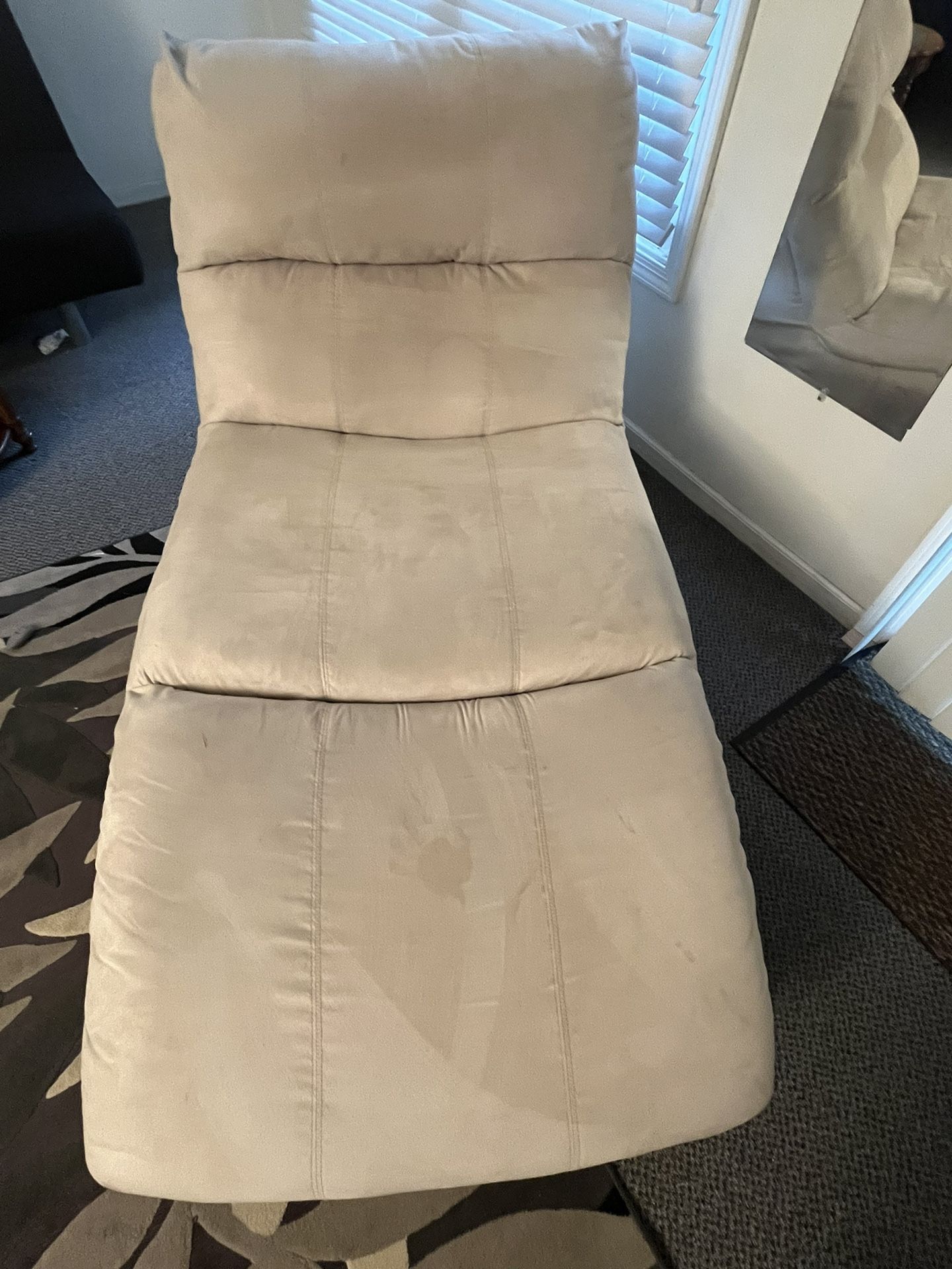 Chaise Lounge L61”xW32”xH35” in the back, and H19”on the seating area originally paid $250 and selling for only $45, Cash only. Cross Posted