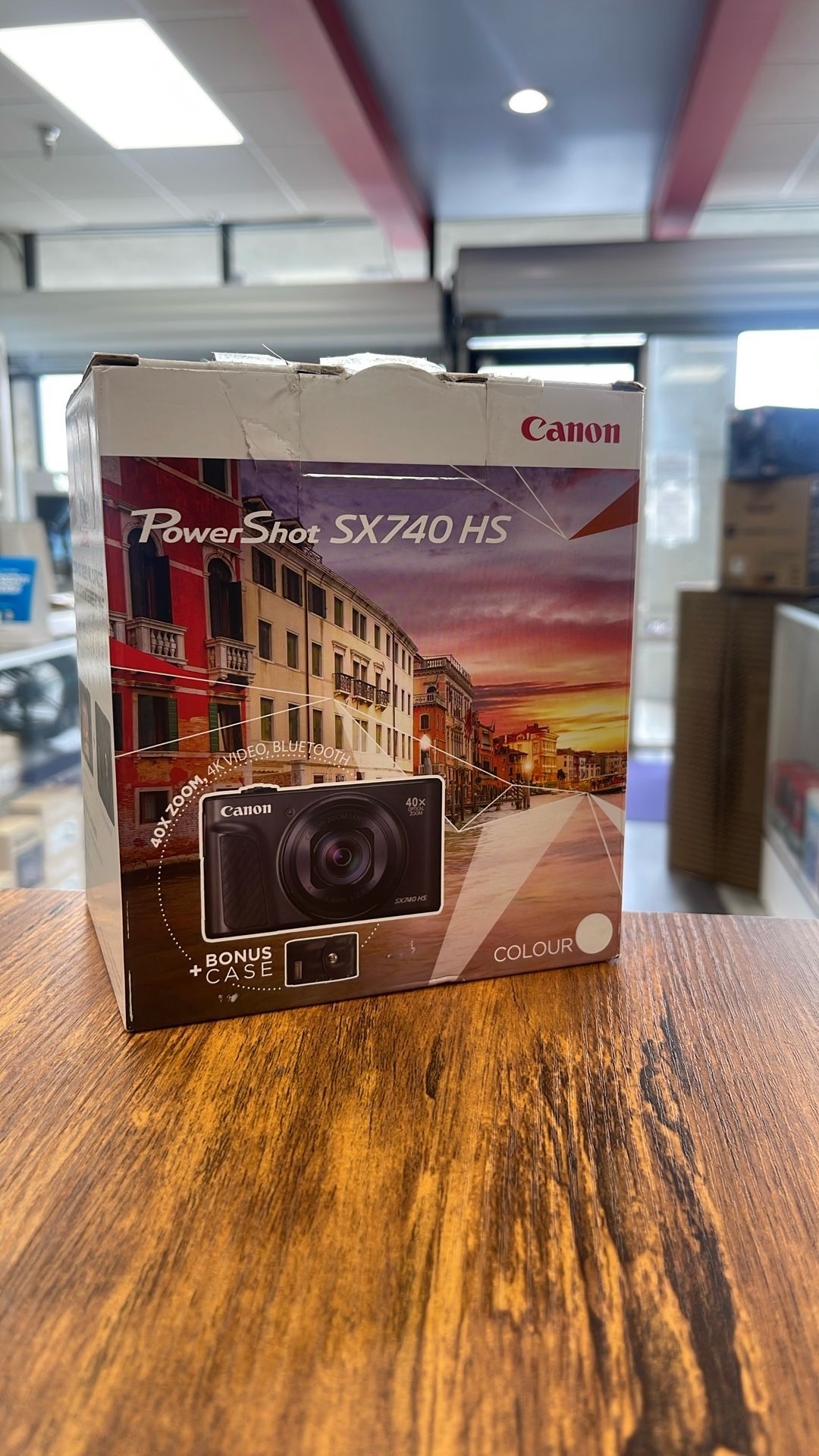 Canon Powershot SX740 HS With Bonus Bag