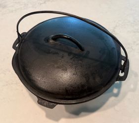 Vintage #8 Cast Iron Dutch Oven 10 1/4” w/ Lid, Bail Wire Handle, Pour Spout
