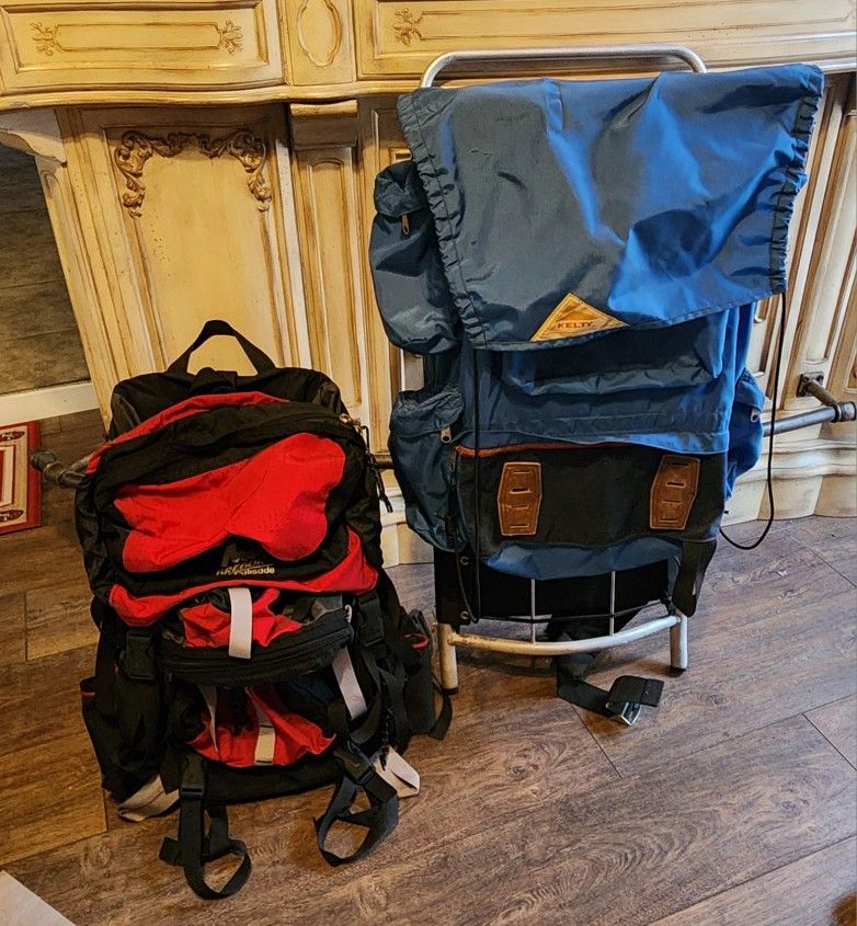 Hiking backpacks/ One external frame *BLUE is sold