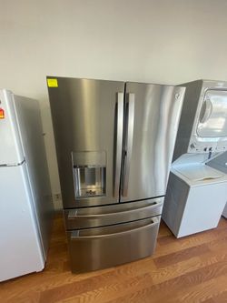 Like New GE bottom freezer