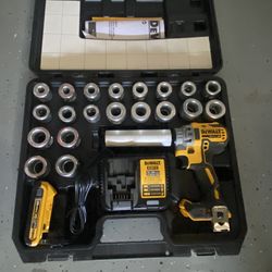 Dewalt 20V Max SR Cordless Cable Stripper Kit DCE151TD1