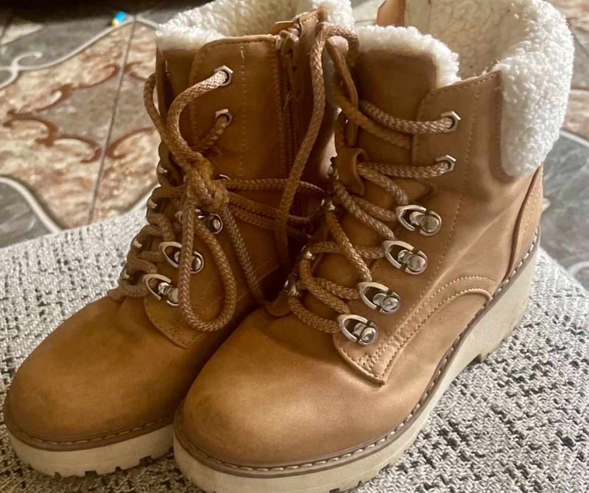 Kids Faux Fur Boots Size 1