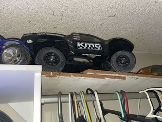 Associated Sc10 2021   Like New