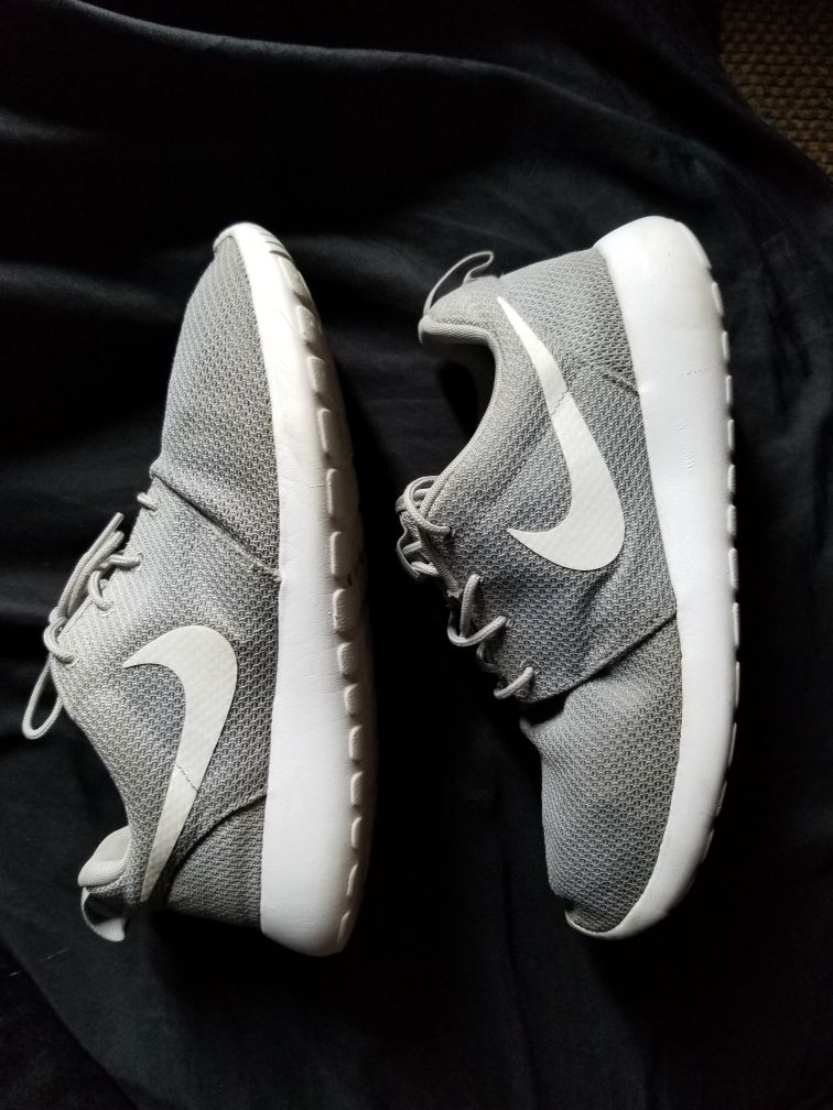 nike roshe size 10