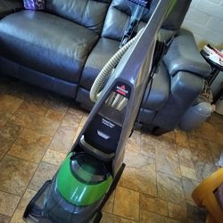 Bissell carpet shampooer deep cleaning in very good condition