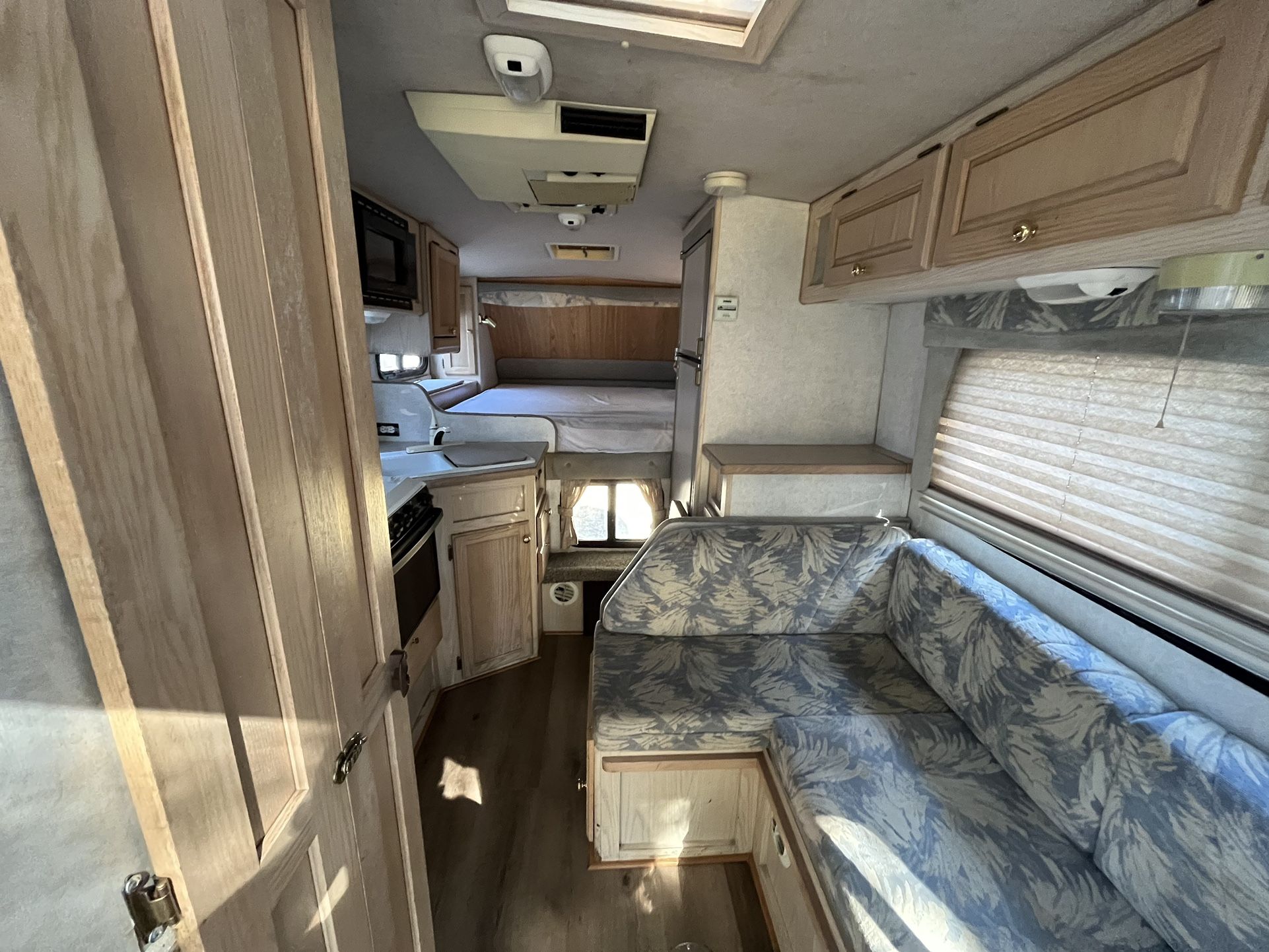 2001 2001 Bigfoot Camper Roof Air, And Awning Generator 1 Owner 2001 Bigfoot Camper Roof Air