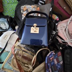 Bolsas Para Venta En la Pulga  A 3 Dolares La Pieza O dame Precio Por Todo Son Más O Menos 100 Bolsas