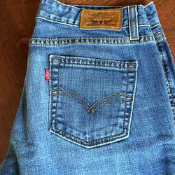 Levi’s Blue Jeans For Ladies Mid Rise Straight Size 4S Waist 27