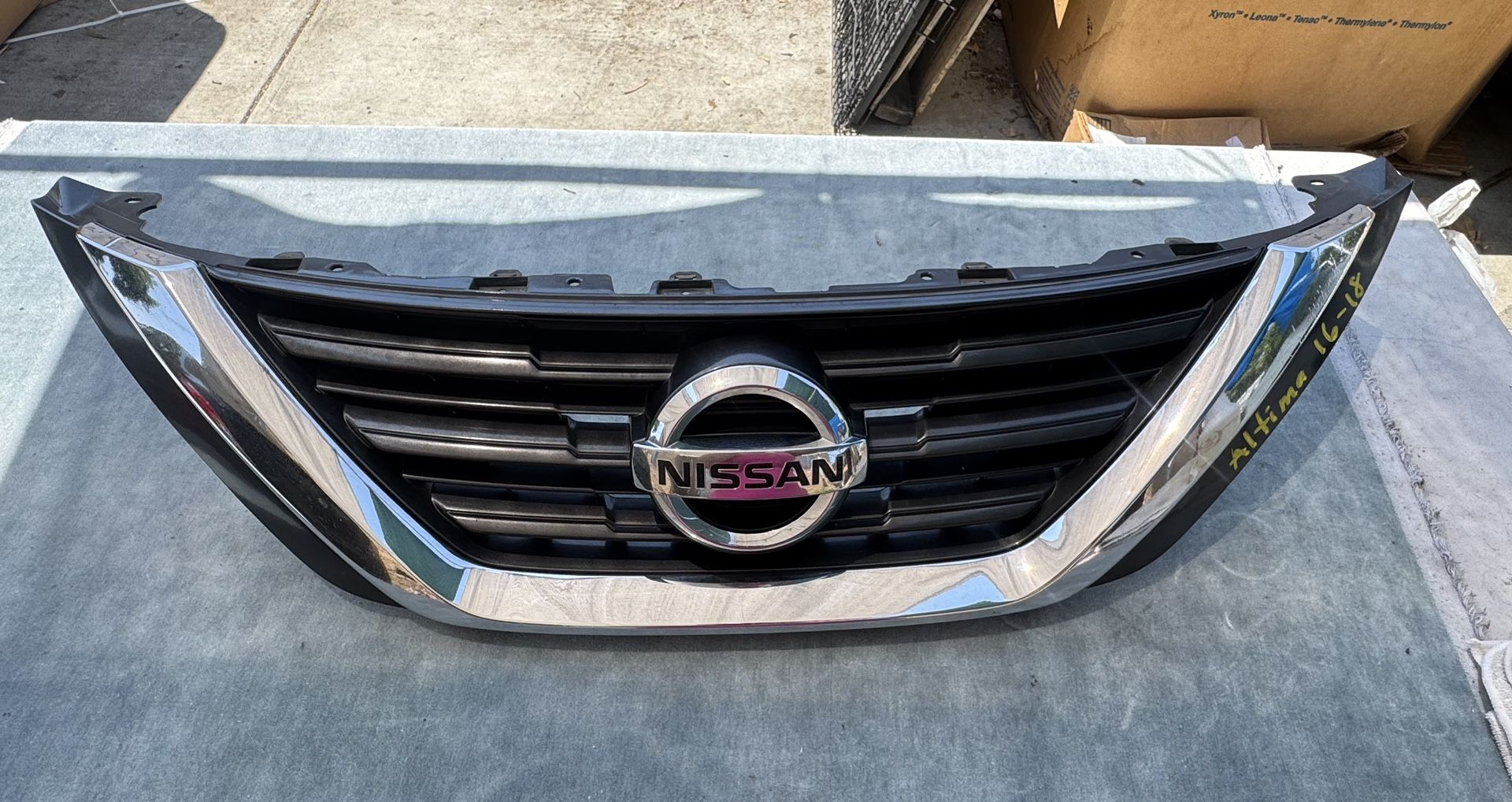 Nissan Altima Grille (2016-2018)