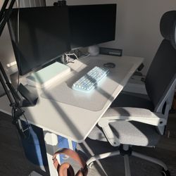 White Electric Stand up Desk 47x24