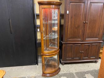 PULASKI Lighted Corner Curio Cabinet