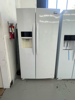 Used Frigidaire Gallery 36” Refrigerator it doesn’t make ice / 3 Months Warranty