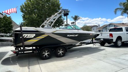 2014 MB F21 Tomcat Wake Boat