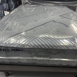 QUEEN SIZE SIMMONS BEAUTYREST BLACK SERIES 1 (MEDIUM) MATTRESS & BOX SPRING BED SET