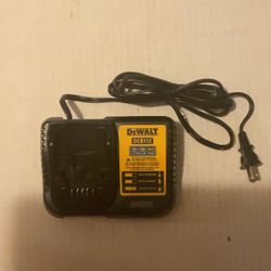 Brand New Dewalt 20 Volts Charger for 12 and 20 Volts Batteries.       30 Firm on Price.    30 Firme en Precio.