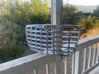 ❗️Chrysler 05-10 Year Chrome Grill Painted Silver 🚗