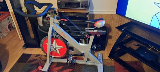 Sunny 40 lb Flywheel Chain Drive Pro Indoor Cycling Exercise Bike SF-B901