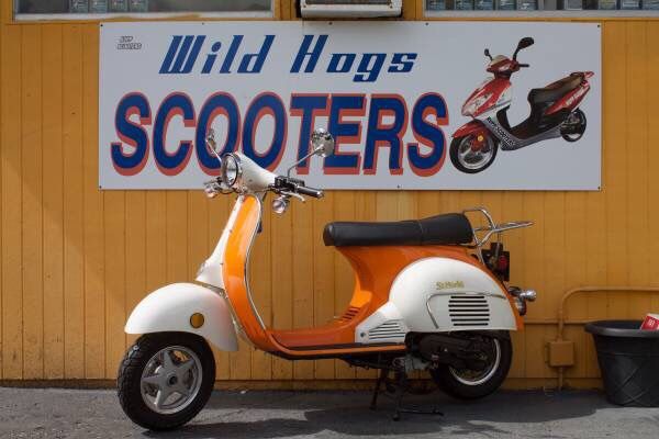 BRAND NEW RETRO-STYLE 50cc SCOOTER *OLDER MODEL YEAR*