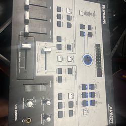 Avm01 dj mixer