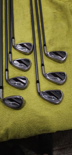 CALLAWAY MAVRICK IRON SET