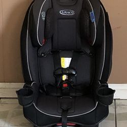 LIKE NEW GRACO SLIM FIT CONVERTIBLE CAR SEAT!!!!