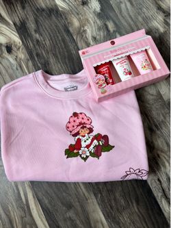 Strawberry shortcake sweatshirt & handcream bundle