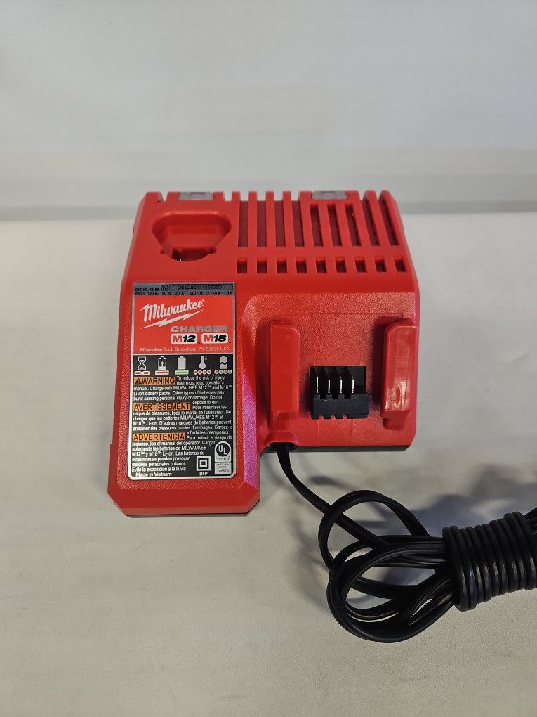 Milwaukee M12/M18 Dual Battery Charger 814296-13