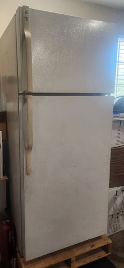Refrigerador ge dos puertas, trabaja bien.