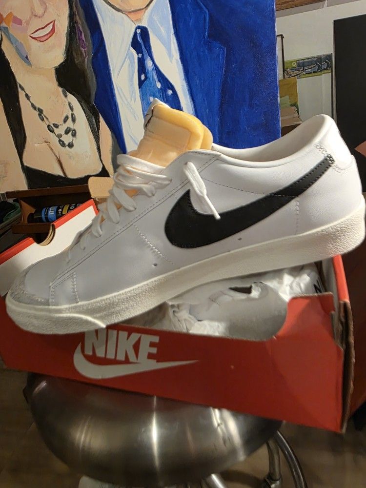 New NIKE SHOES Men SIZE 15