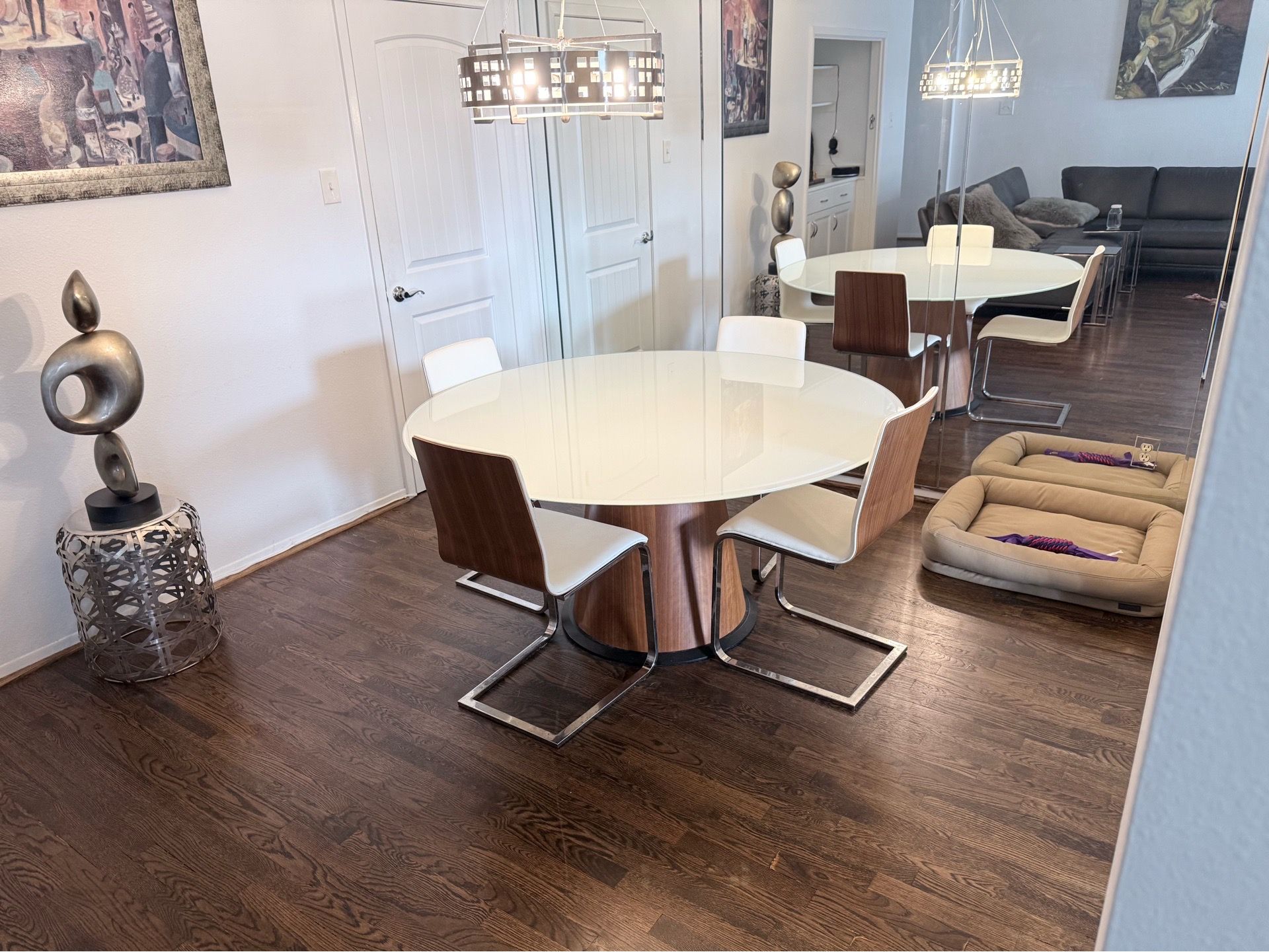 Domitalia Table w/ four chairs