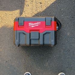 Milwaukee M18 Vacuum 