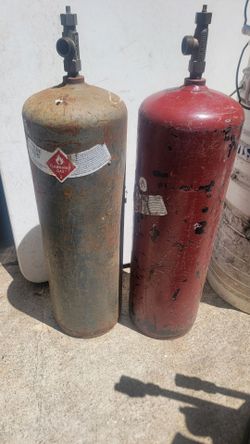 Acetylene tanks