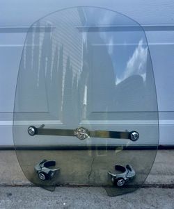 Harley Davidson Windshield - Quick Release Mount