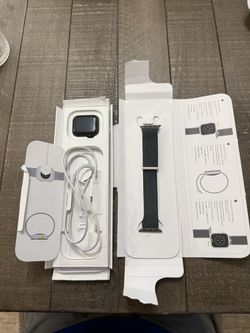 Apple Watch SE 2nd Gen 40mm GPS Midnight – Complete w/ Box & Charger