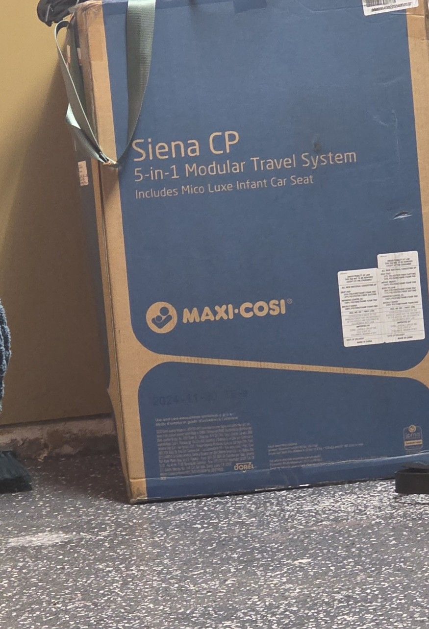 Brand New Striller Infant Car Seat Duo