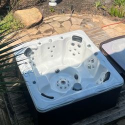 Signature Spas USA NS-7 Hot Tub – Barely Used – $4,500 (Originally $14,999)