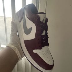 Jordan 1 Low Cherrywood red