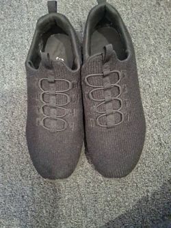 Black Skechers sz 7.5 slip on tennis