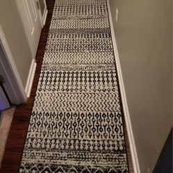 Like New Runner 7.2 "  By 12 Ft Black And White Smoke And Pet Free House