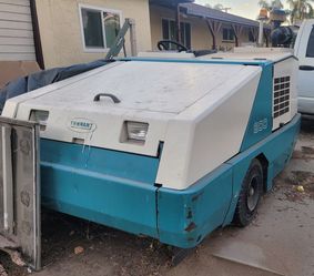 Tennant 800 Ride On Floor Sweeper LPG