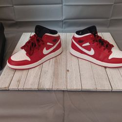 Air Jordan 1 Mid Bg Gym Red/ White-black Size 4.5Y